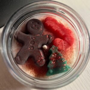 Bougie Format M - Parfum litchi épicé - Couleur blanche, verte & rouge