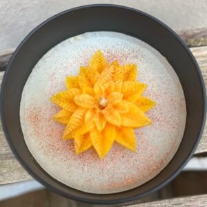 Bougie format M - Parfum macaron vanillé - Couleur blanche & jaune