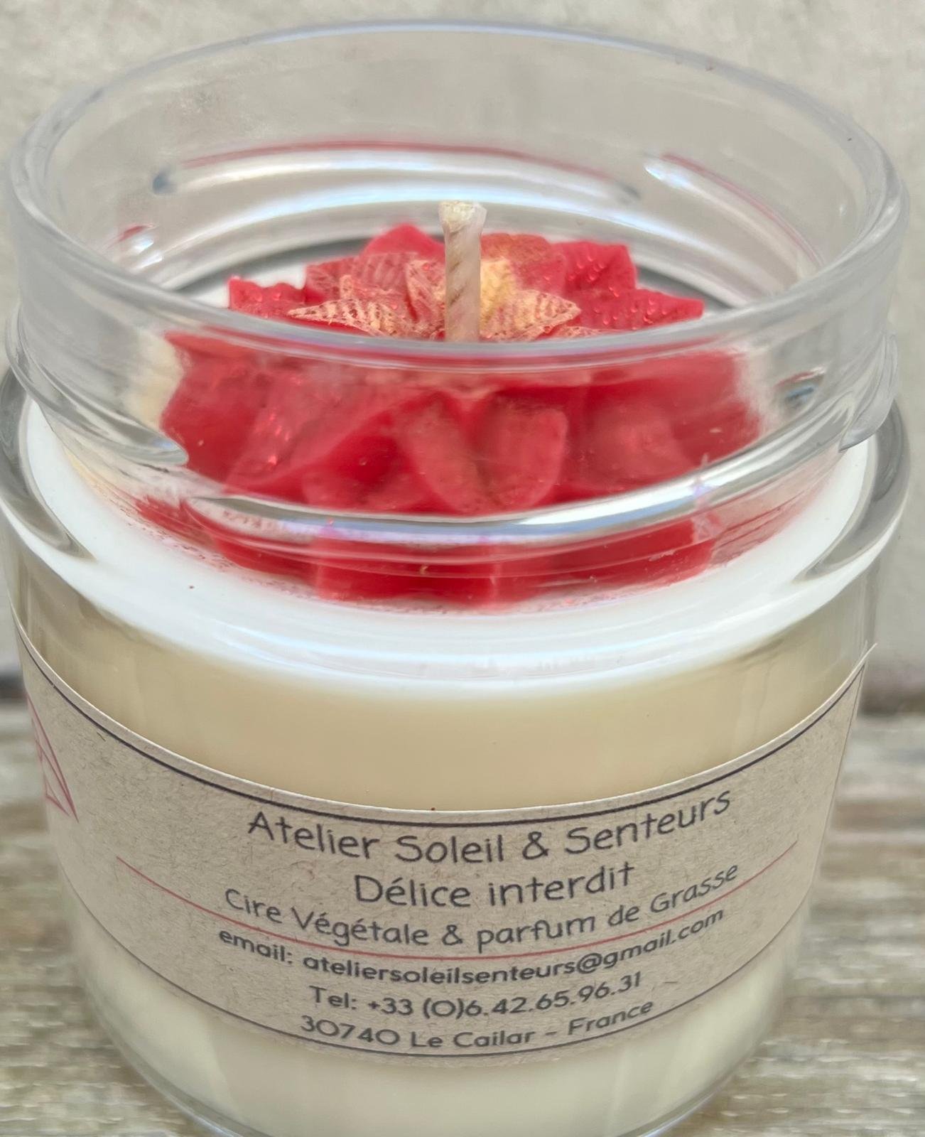 Bougie format M - Parfum délice interdit (dominante poire) - Couleur blanche & rouge – Image 2