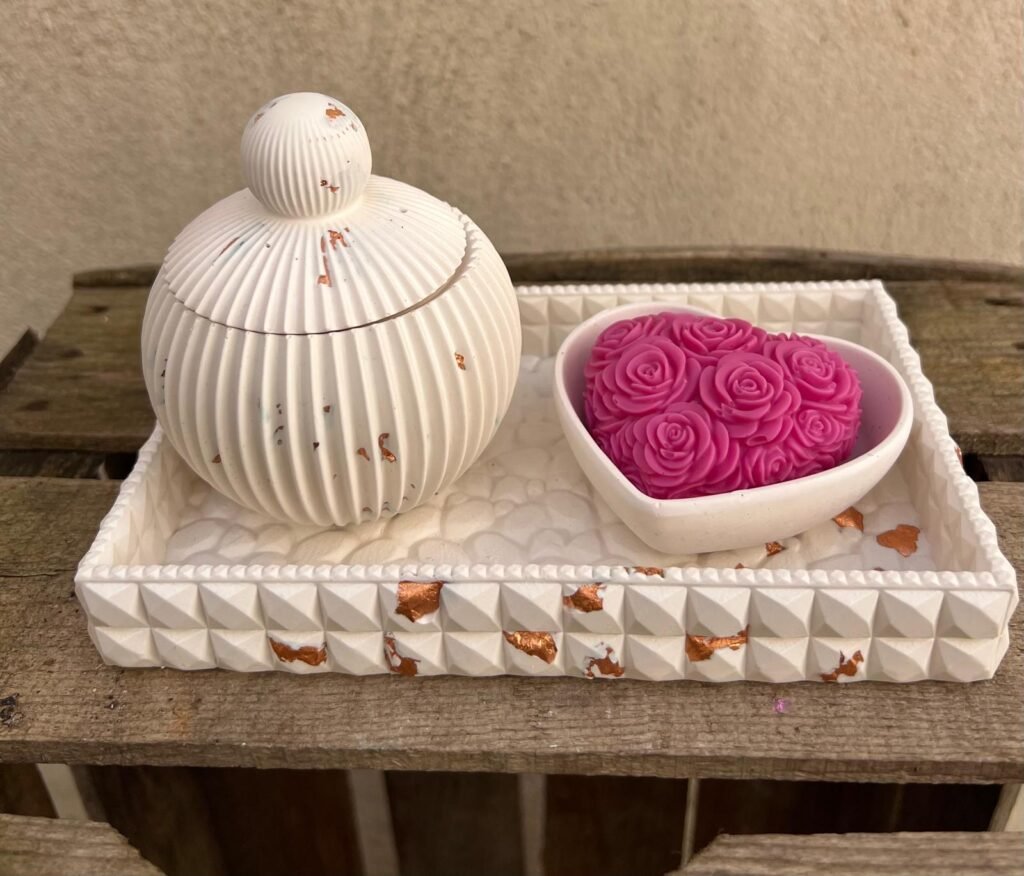 Plateau rectangulaire, bougie et fondant
